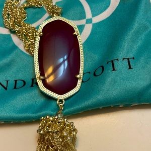 Kendra Scott rayne. Wine/cranberry. Excellent